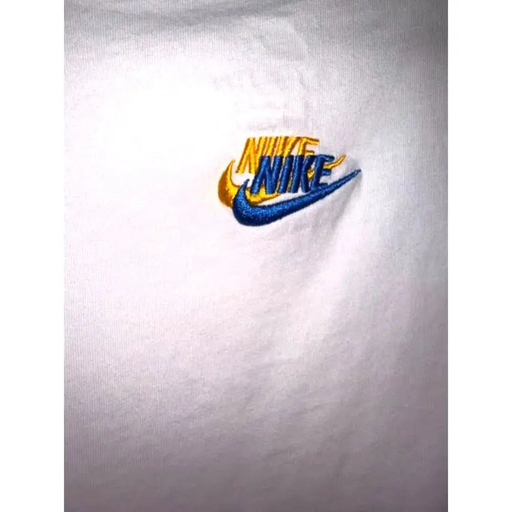 Nike NSW Club Essentials Futura Embroidered Stacked Logo Tee Men's XXL | Comfy
